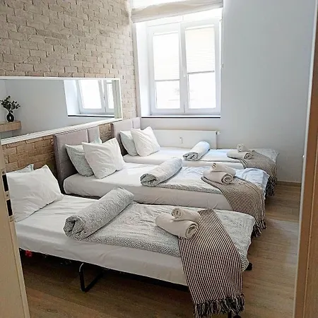 Beautiful With 2 Bedrooms For 7 Guests, Jewish District *