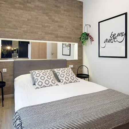 Beautiful With 2 Bedrooms For 7 Guests, Jewish District *